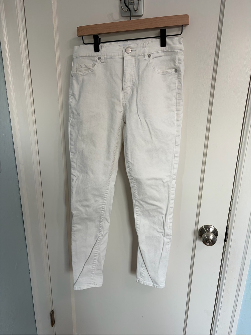 LOFT Modern Skinny White Jeans Slim Pockets Sz 4/27 *Faint Stain